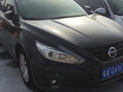 18年日产天籁小型车