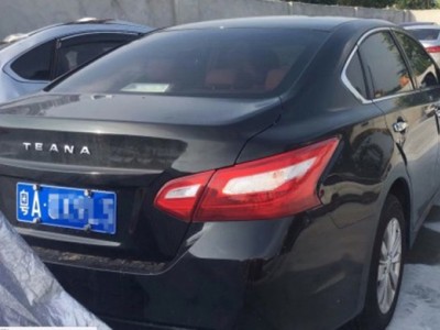 18年日产天籁小型车