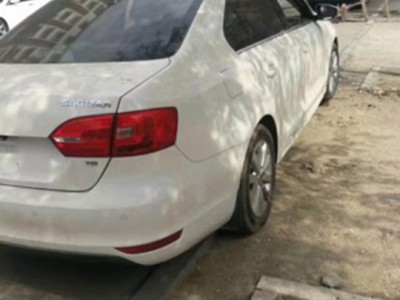 14年大众速腾小型车