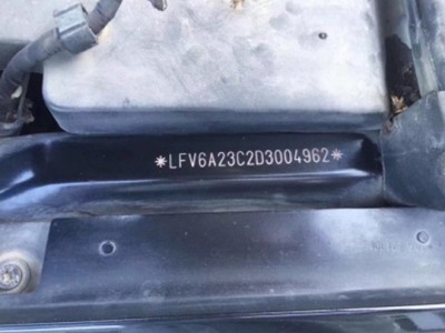 13年大众迈腾小型车