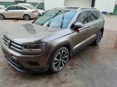 20年大众途岳小型车