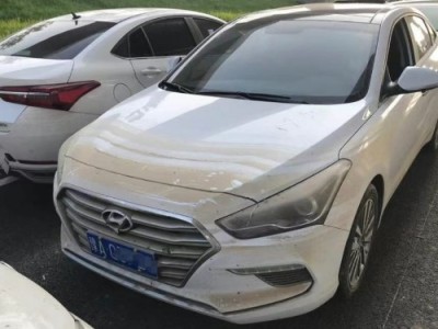 18年现代名图小型车