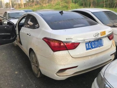 18年现代名图小型车