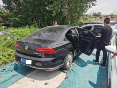 17年大众迈腾小型车