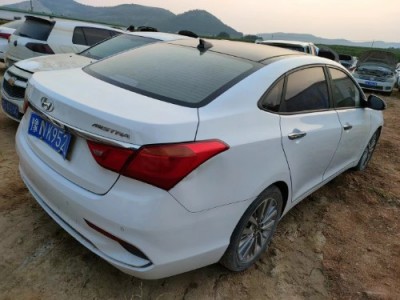 19年现代名图小型车
