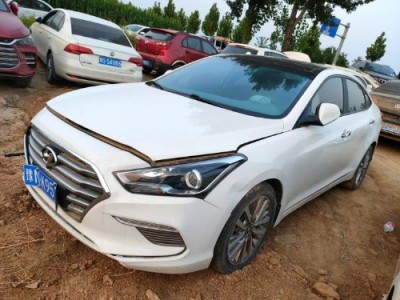 19年现代名图小型车