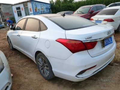 19年现代名图小型车