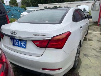 15年现代名图小型车