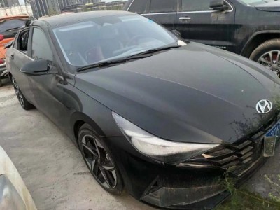 21年现代伊兰特小型车