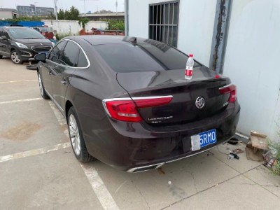 17年别克君越小型车