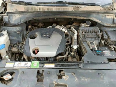 16年现代胜达小型车