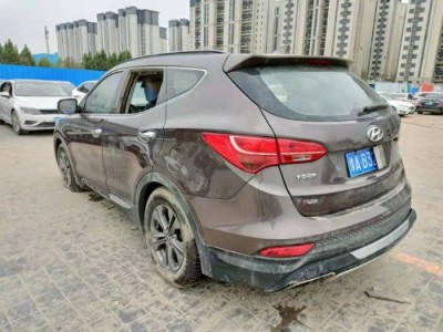 16年现代胜达小型车