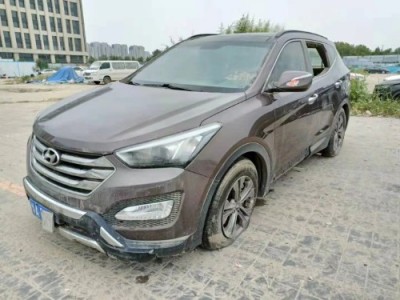 16年现代胜达小型车