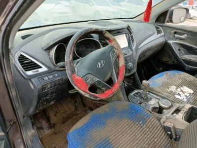 16年现代胜达小型车