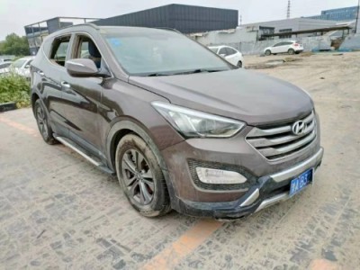 16年现代胜达小型车