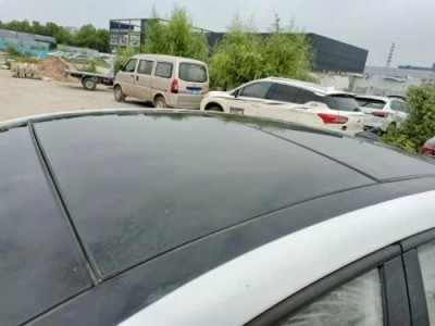16年现代名图小型车
