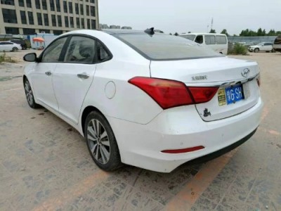 16年现代名图小型车