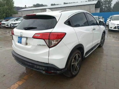 20年本田缤智小型车