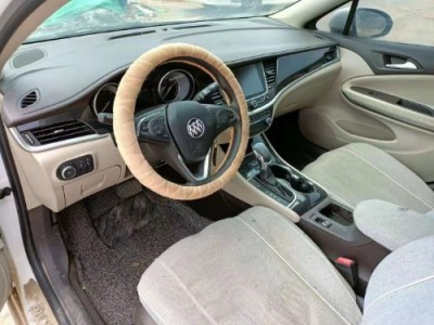 17年别克威朗小型车