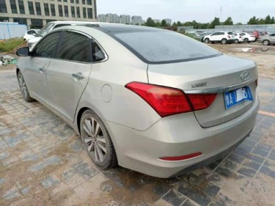 14年现代名图小型车