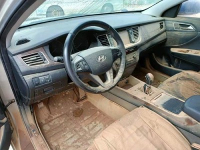14年现代名图小型车
