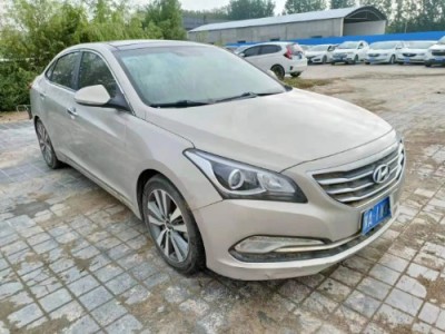 14年现代名图小型车