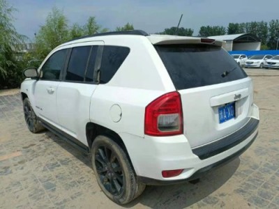 12年Jeep指南者SUV