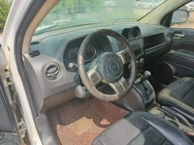 12年Jeep指南者SUV