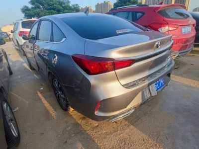 21年长安逸动小型车