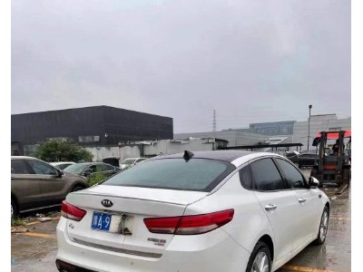17年起亚起亚K5小型车