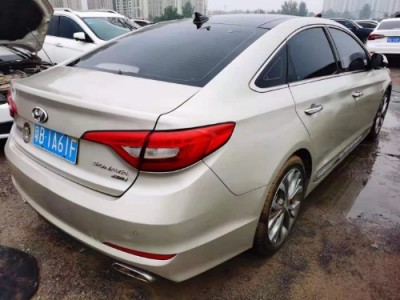 16年现代索纳塔小型车