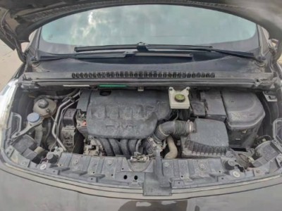 15年标致标致3008小型车