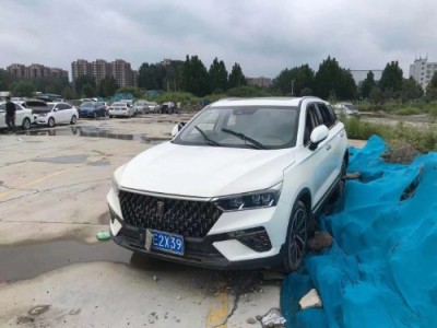 19年奔腾奔腾T77小型车