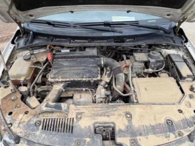 15年比亚迪秦小型车