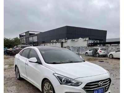 18年现代名图小型车