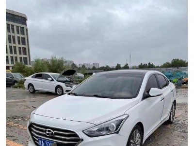 18年现代名图小型车