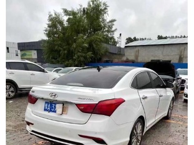 18年现代名图小型车