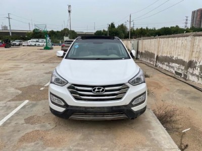 16年现代胜达小型车