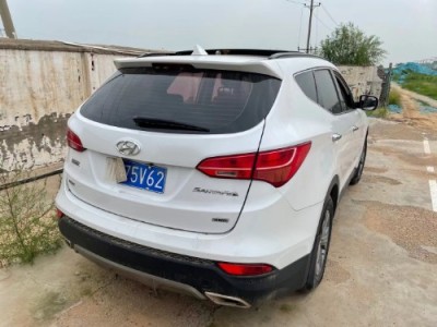 16年现代胜达小型车