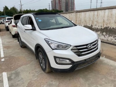 16年现代胜达小型车