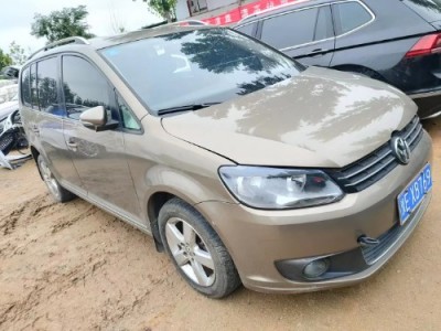 16年大众途安小型车