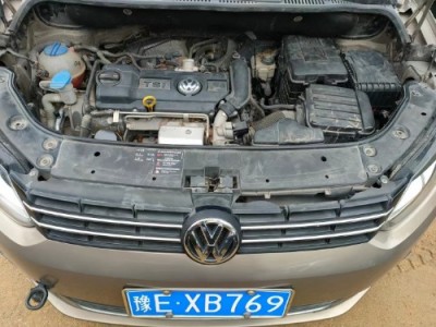 16年大众途安小型车