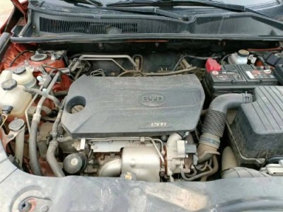 16年比亚迪宋SUV