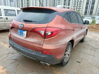 16年比亚迪宋SUV