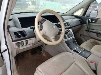 15年本田艾力绅小型车
