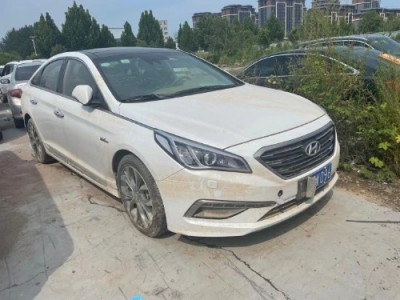 16年现代索纳塔小型车