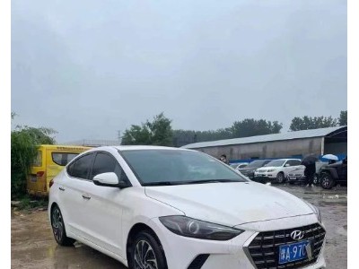 20年现代领动小型车