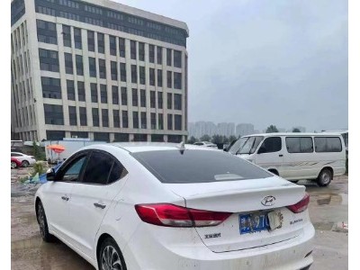 20年现代领动小型车