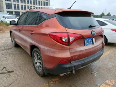 16年比亚迪宋SUV