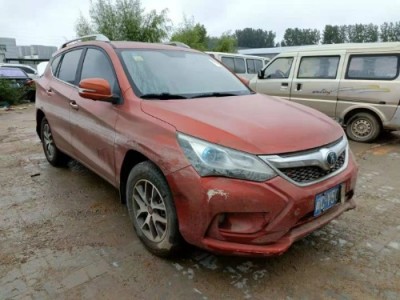 16年比亚迪宋SUV